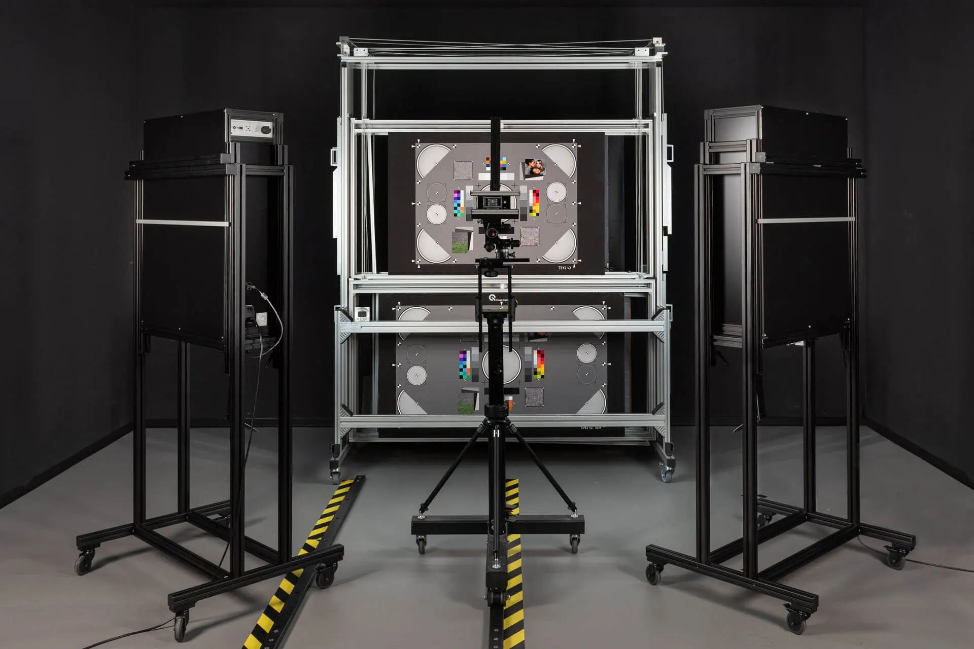 Image 1: An example of a lab setup using reflective illumination