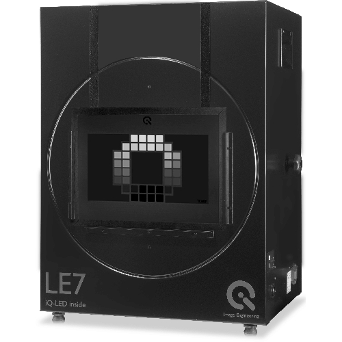Black rectangular device with a square screen displaying a gray scale chart, text "LE7" and "Image Engineering" logos